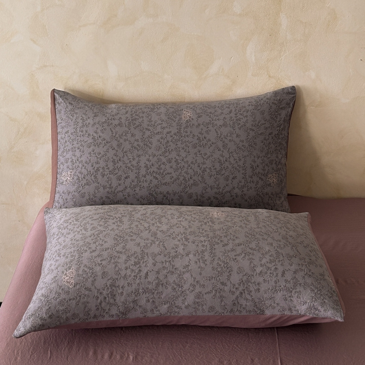 91家纺网 家纺一手货源 找家纺 如约 2025新款A类珍珠棉四件套 巴洛克之恋咖