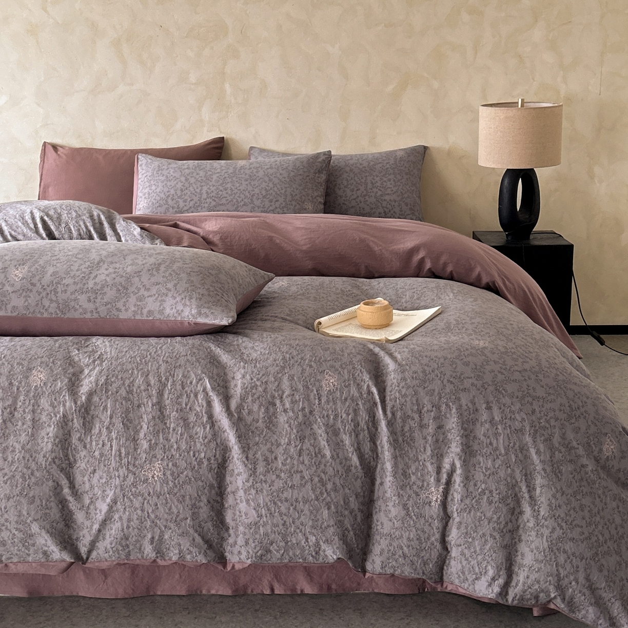 91家纺网 家纺一手货源 找家纺 如约 2025新款A类珍珠棉四件套 巴洛克之恋咖