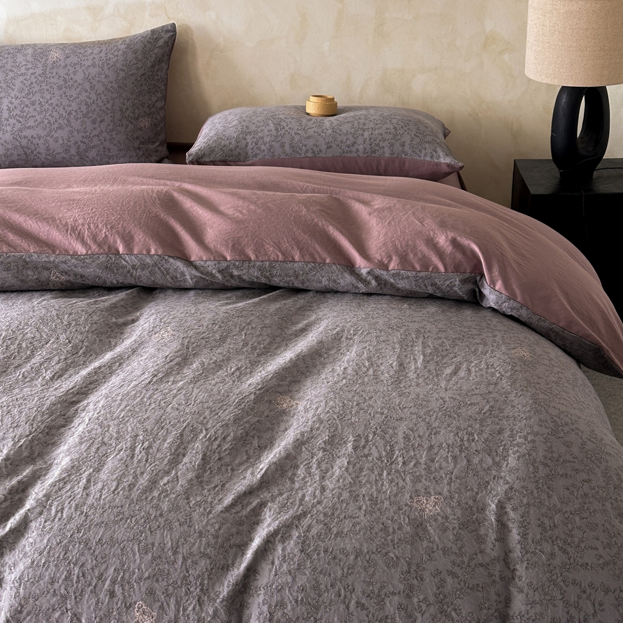 91家纺网 家纺一手货源 找家纺 如约 2025新款A类珍珠棉四件套 巴洛克之恋咖