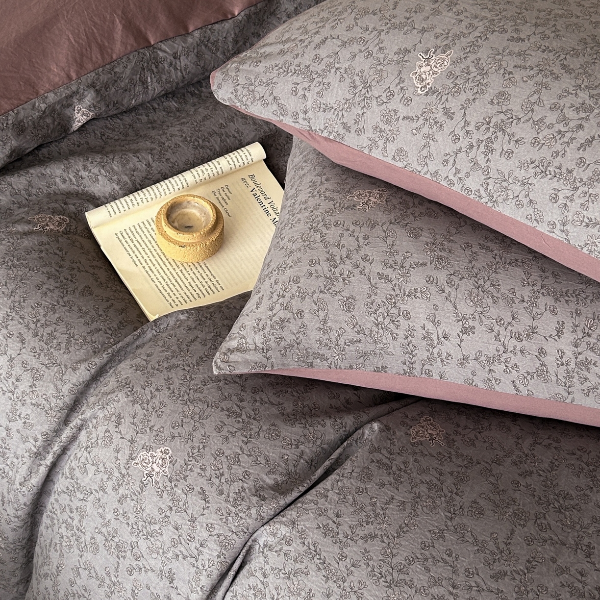 91家纺网 家纺一手货源 找家纺 如约 2025新款A类珍珠棉四件套 巴洛克之恋咖