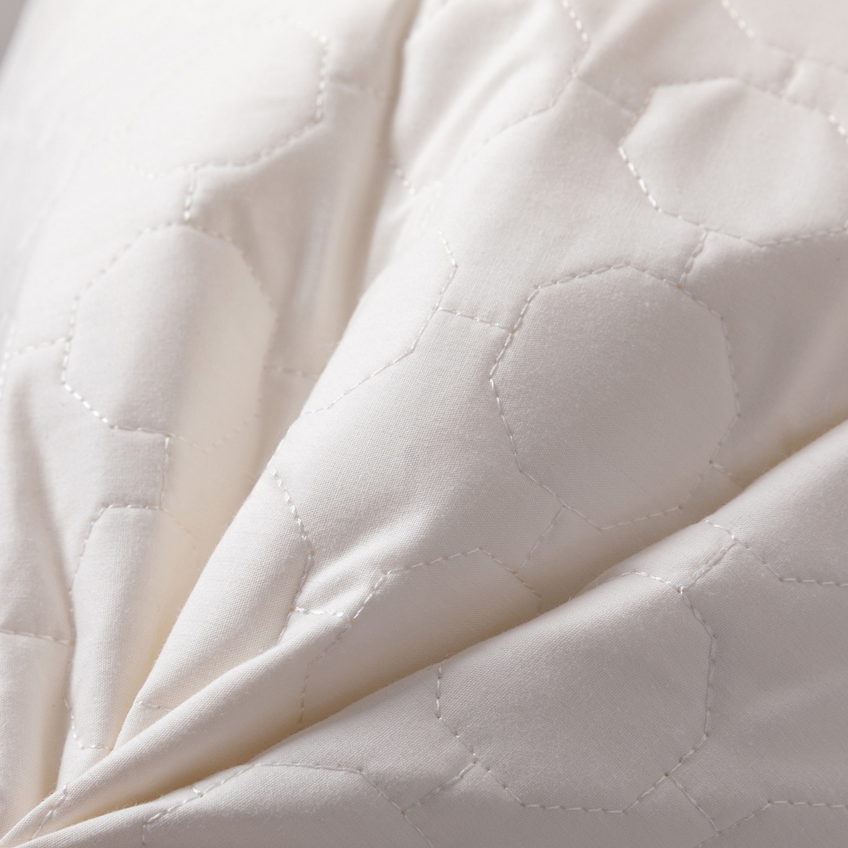 91家纺网 家纺一手货源 找家纺 （总）芯奇想 2025新款全棉立体绗绣枕（绣棉）单人枕头枕芯