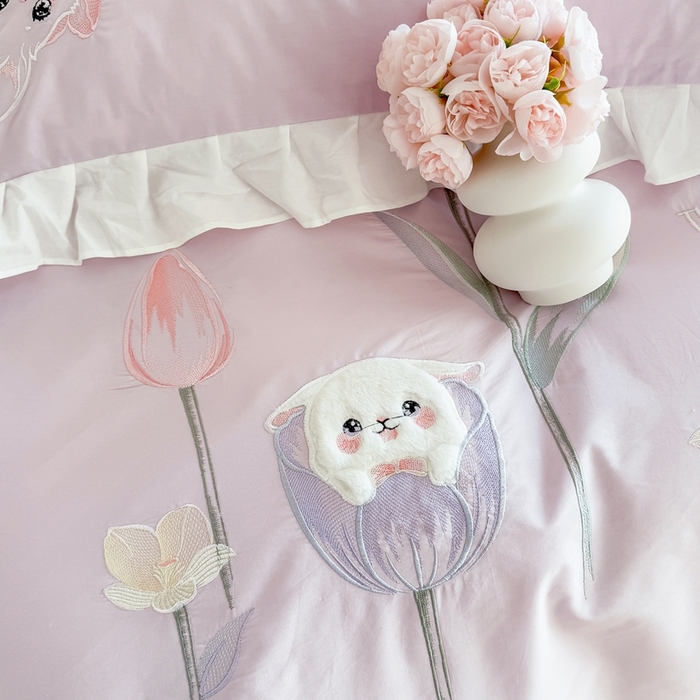 91家纺网 家纺一手货源 找家纺 优迈 2025新品全棉加厚水洗棉韩版小清新绣花工艺贴布绣四件套--郁金香小兔 郁金香小兔 浅紫