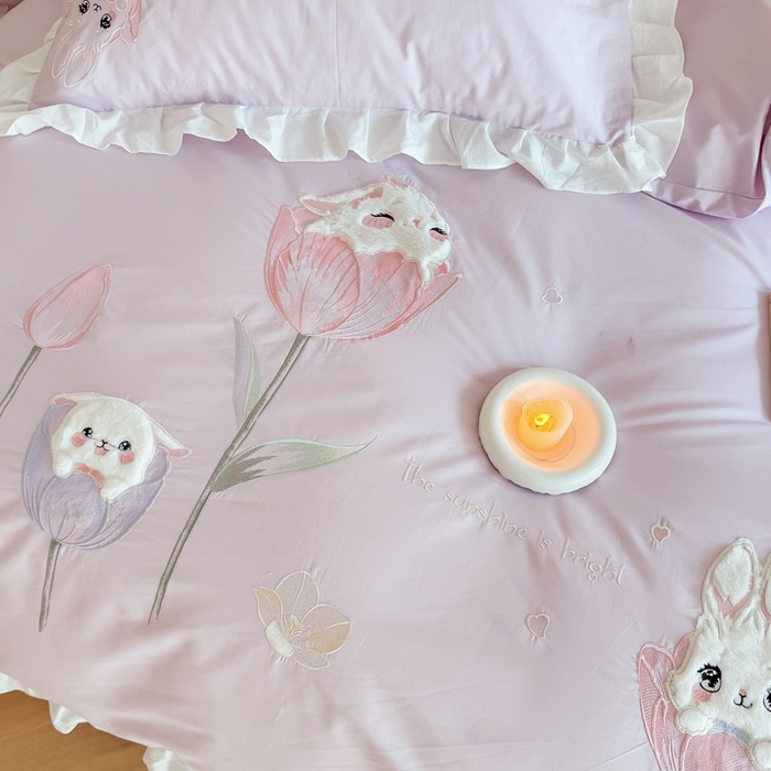 91家纺网 家纺一手货源 找家纺 优迈 2025新品全棉加厚水洗棉韩版小清新绣花工艺贴布绣四件套--郁金香小兔 郁金香小兔 浅紫
