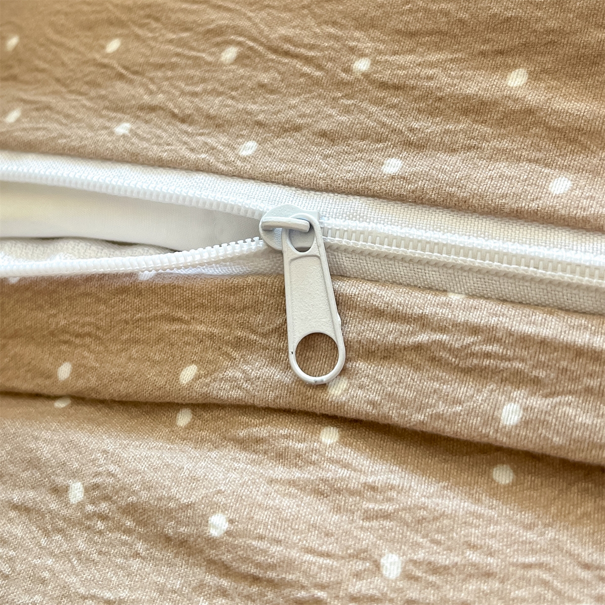 91家纺网 家纺一手货源 找家纺 如约 2025新款木棉双层纱印花四件套 小花巧克力棕