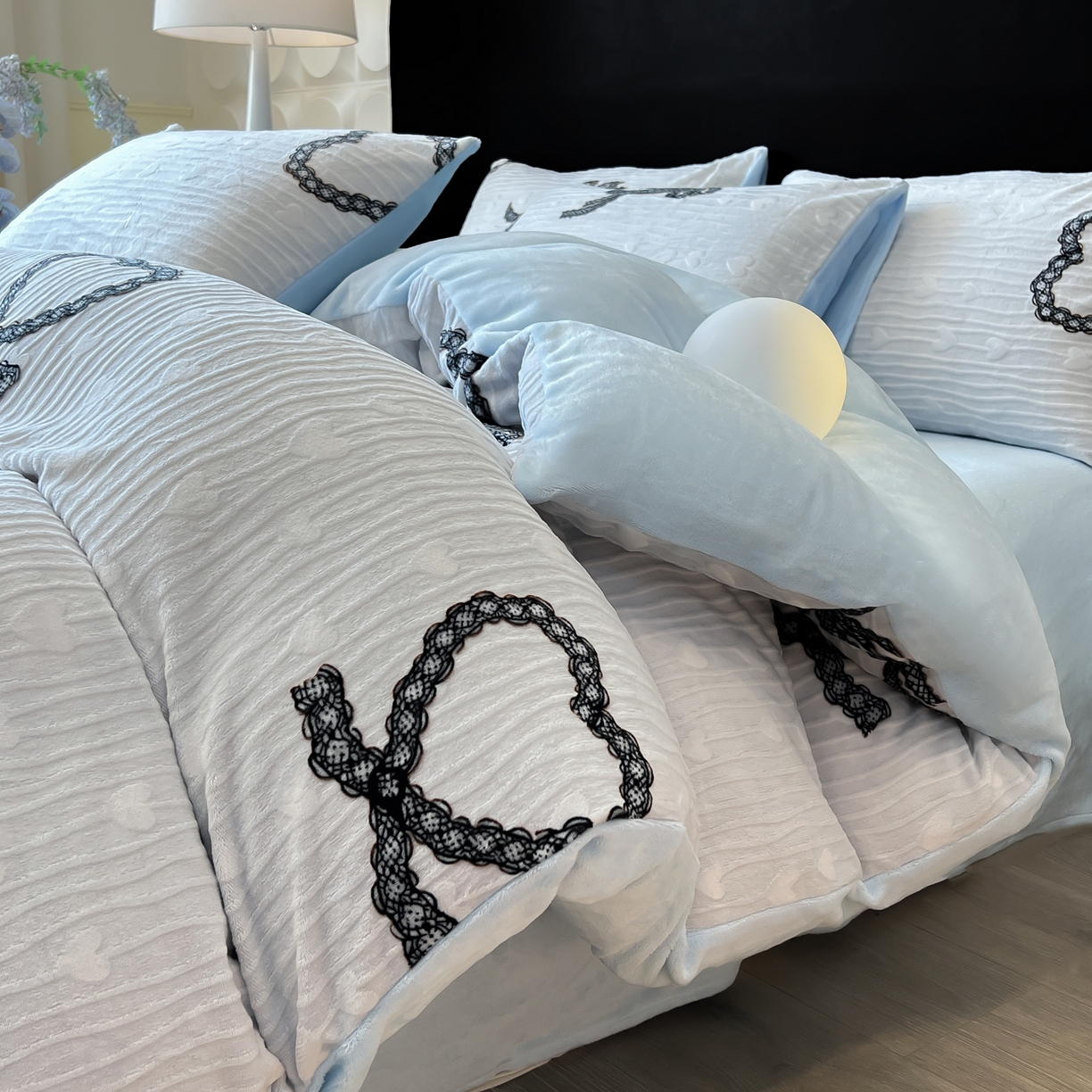 91家纺网 家纺一手货源 找家纺 二八年华 2025新款加厚兔绒四件套 爱心蓝