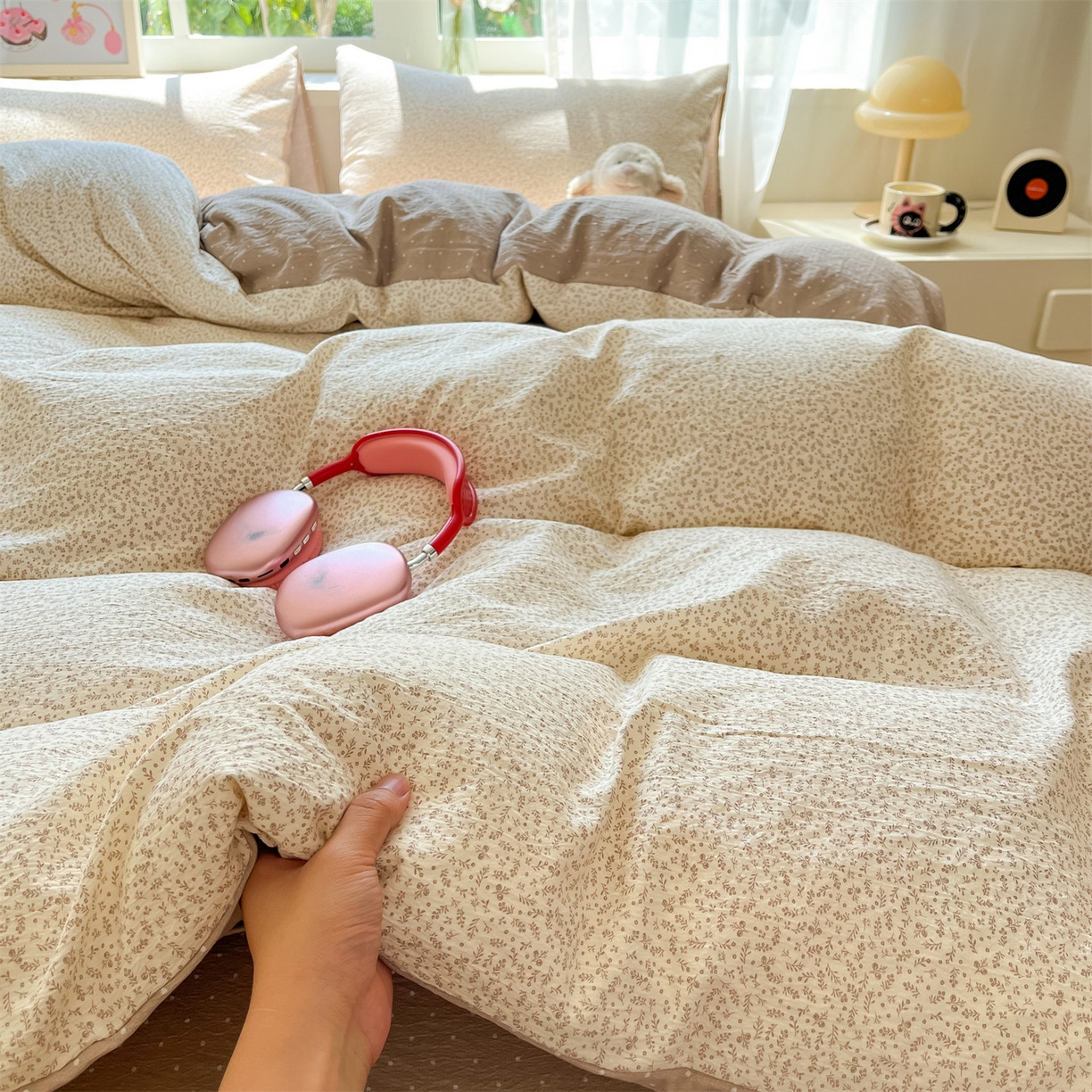 91家纺网 家纺一手货源 找家纺 如约 2025新款木棉双层纱印花四件套 小花巧克力棕