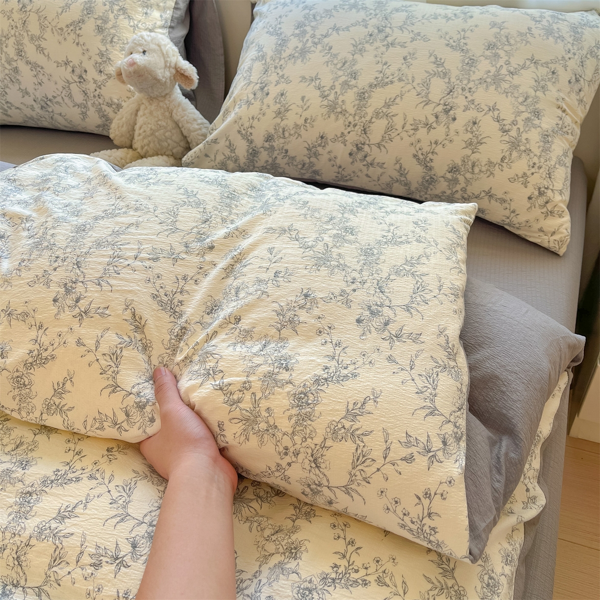 91家纺网 家纺一手货源 找家纺 如约 2025新款木棉双层纱印花四件套 写意兰