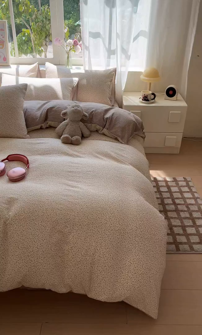 91家纺网 家纺一手货源 找家纺 如约 2025新款木棉双层纱印花四件套 小花巧克力棕