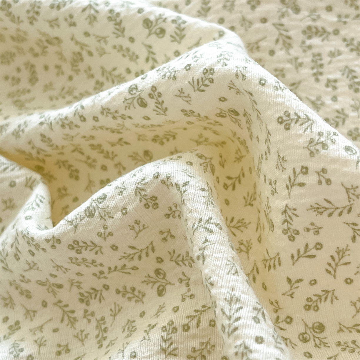 91家纺网 家纺一手货源 找家纺 如约 2025新款木棉双层纱印花四件套 小花抹茶绿