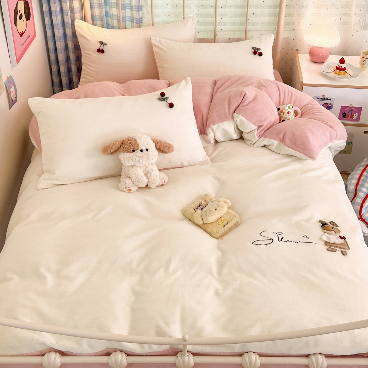 91家纺网 家纺一手货源 找家纺 （总）羚羊语家纺 2025新款牛奶绒手作款樱桃女孩四件套毛巾绣刺绣花秋冬加厚法莱绒法兰绒珊瑚绒三件套（买家秀请联系客服!）