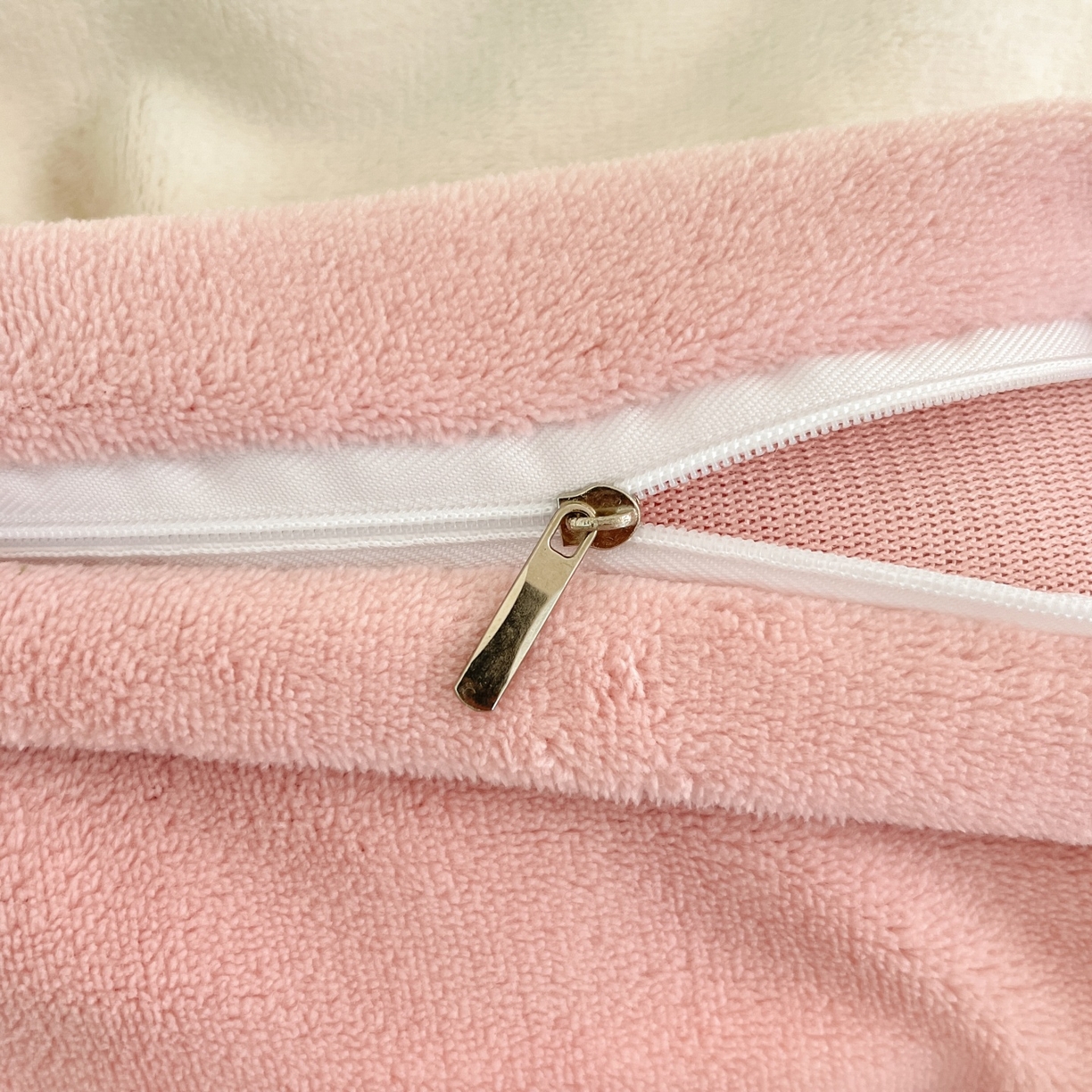 91家纺网 家纺一手货源 找家纺 （总）羚羊语家纺 2025新款牛奶绒手作款樱桃女孩四件套毛巾绣刺绣花秋冬加厚法莱绒法兰绒珊瑚绒三件套（买家秀请联系客服!）