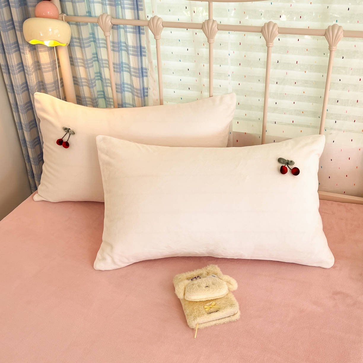 91家纺网 家纺一手货源 找家纺 （总）羚羊语家纺 2025新款牛奶绒手作款樱桃女孩四件套毛巾绣刺绣花秋冬加厚法莱绒法兰绒珊瑚绒三件套（买家秀请联系客服!）