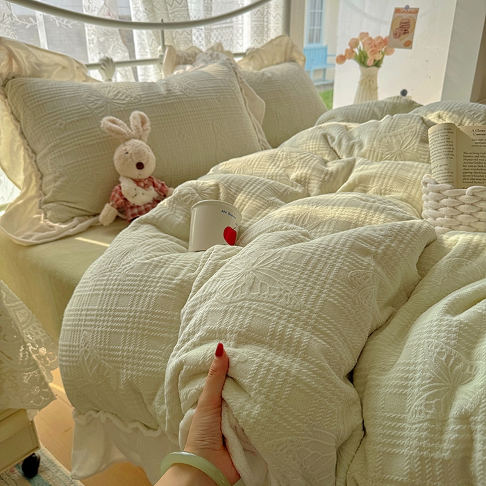 91家纺网 家纺一手货源 找家纺 （总）捌月 2025新款奶油风法式大花边雕花牛奶绒四件套