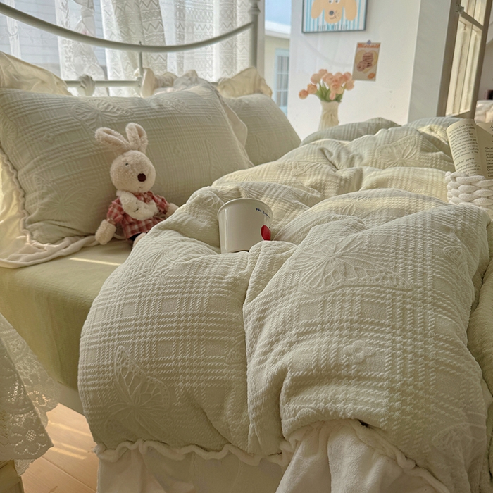 91家纺网 家纺一手货源 找家纺 （总）捌月 2025新款奶油风法式大花边雕花牛奶绒四件套