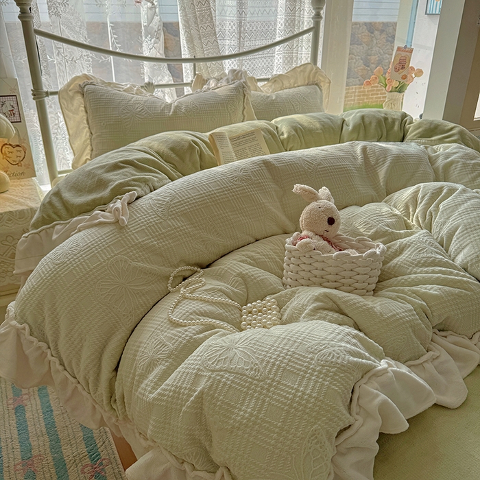 91家纺网 家纺一手货源 找家纺 （总）捌月 2025新款奶油风法式大花边雕花牛奶绒四件套