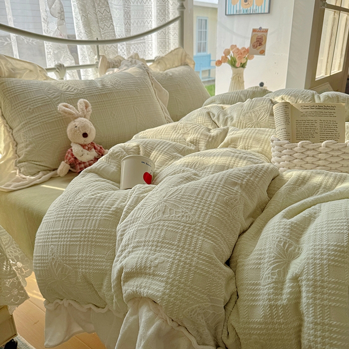 91家纺网 家纺一手货源 找家纺 （总）捌月 2025新款奶油风法式大花边雕花牛奶绒四件套