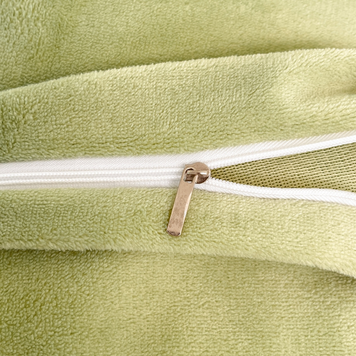 91家纺网 家纺一手货源 找家纺 羚羊语家纺 2025新款牛奶绒手作款樱桃女孩四件套毛巾绣刺绣花秋冬加厚法莱绒法兰绒珊瑚绒三件套 手作女孩-清新绿