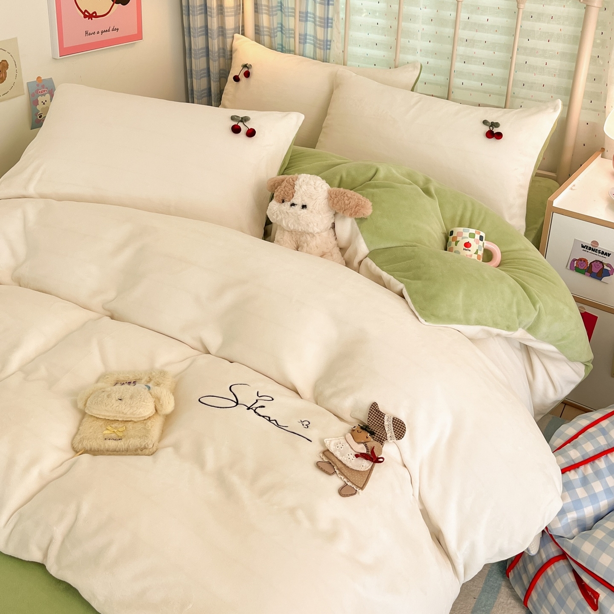 91家纺网 家纺一手货源 找家纺 羚羊语家纺 2025新款牛奶绒手作款樱桃女孩四件套毛巾绣刺绣花秋冬加厚法莱绒法兰绒珊瑚绒三件套 手作女孩-清新绿