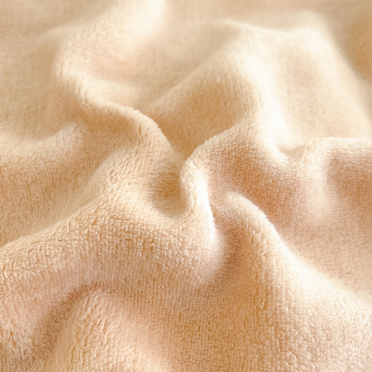 91家纺网 家纺一手货源 找家纺 羚羊语家纺 2025新款牛奶绒手作款樱桃女孩四件套毛巾绣刺绣花秋冬加厚法莱绒法兰绒珊瑚绒三件套 手作女孩-燕麦奶