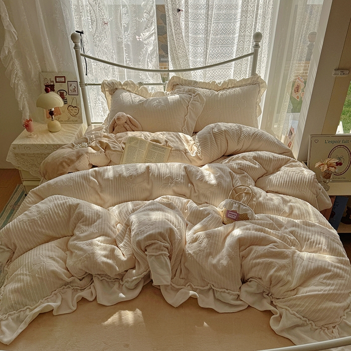 91家纺网 家纺一手货源 找家纺 （总）捌月 2025新款奶油风法式大花边雕花牛奶绒四件套