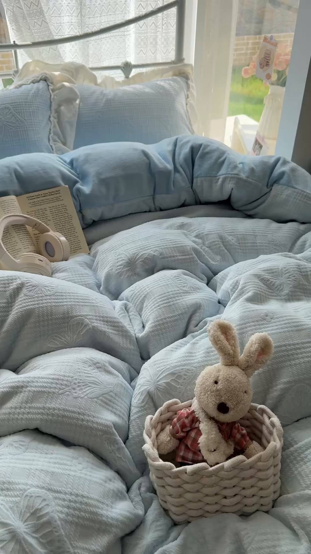 91家纺网 家纺一手货源 找家纺 捌月 2025新款奶油风法式大花边雕花牛奶绒四件套 化蝶-晴空蓝