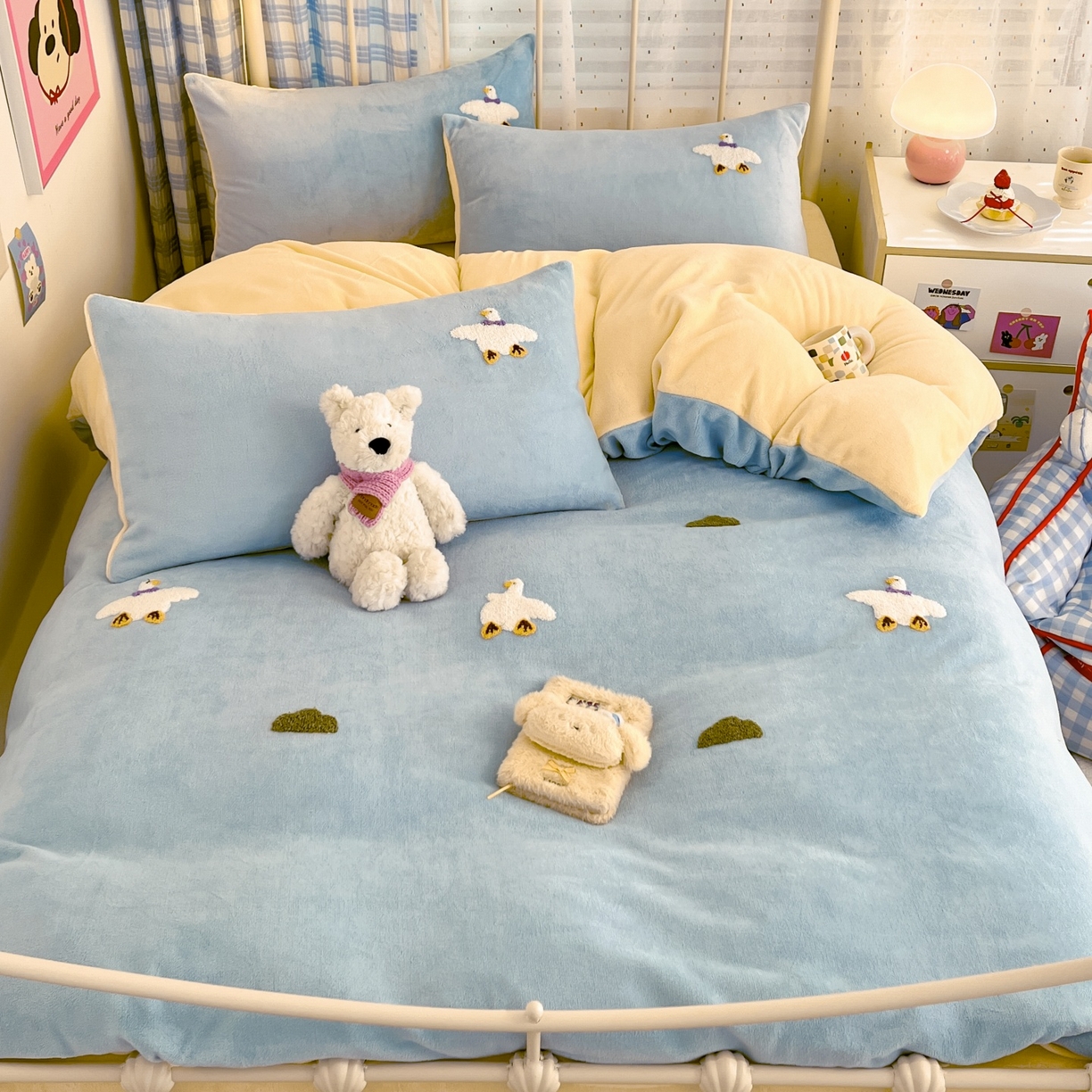 91家纺网 家纺一手货源 找家纺 羚羊语家纺 2025新款牛奶绒手作款樱桃女孩四件套毛巾绣刺绣花秋冬加厚法莱绒法兰绒珊瑚绒三件套 毛巾绣-自由大鹅