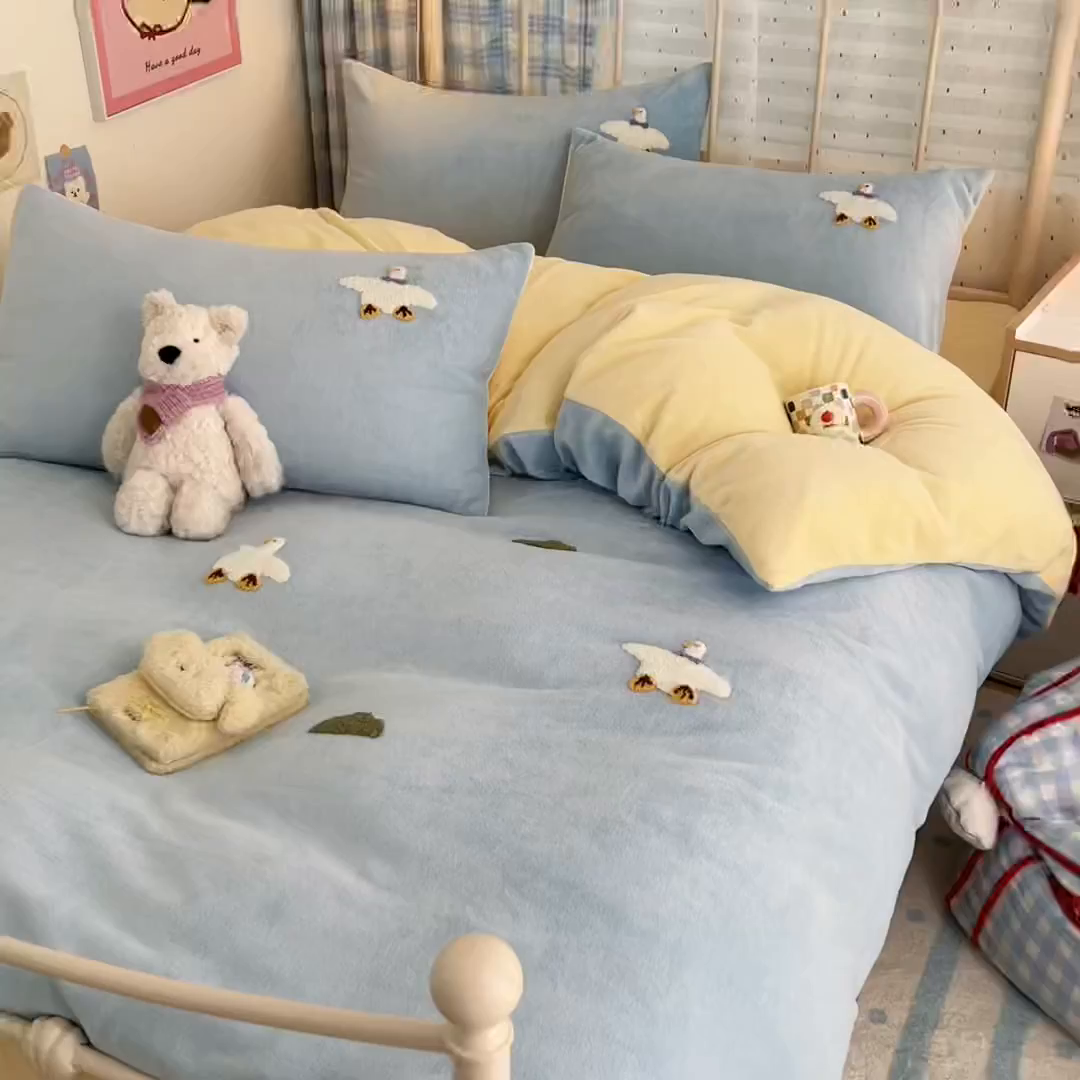 91家纺网 家纺一手货源 找家纺 羚羊语家纺 2025新款牛奶绒手作款樱桃女孩四件套毛巾绣刺绣花秋冬加厚法莱绒法兰绒珊瑚绒三件套 毛巾绣-自由大鹅