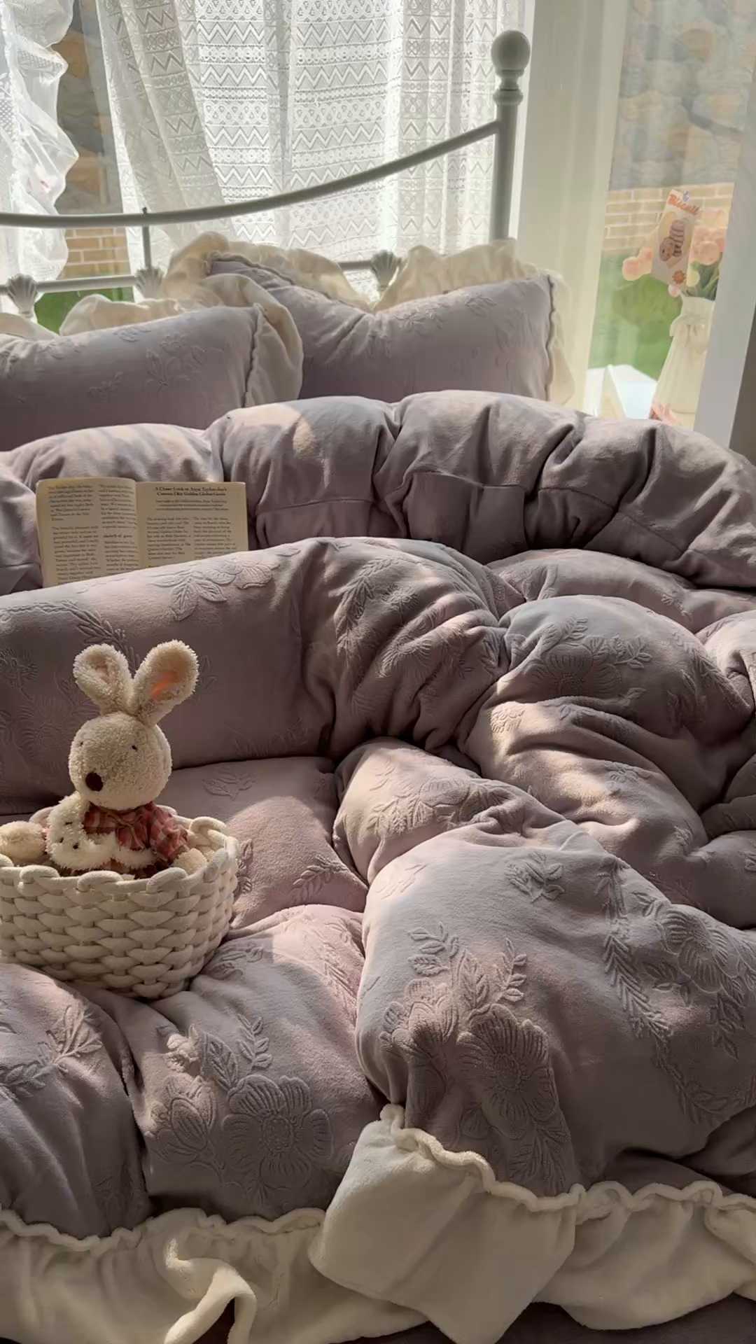 91家纺网 家纺一手货源 找家纺 捌月 2025新款奶油风法式大花边雕花牛奶绒四件套 情书-梦境紫