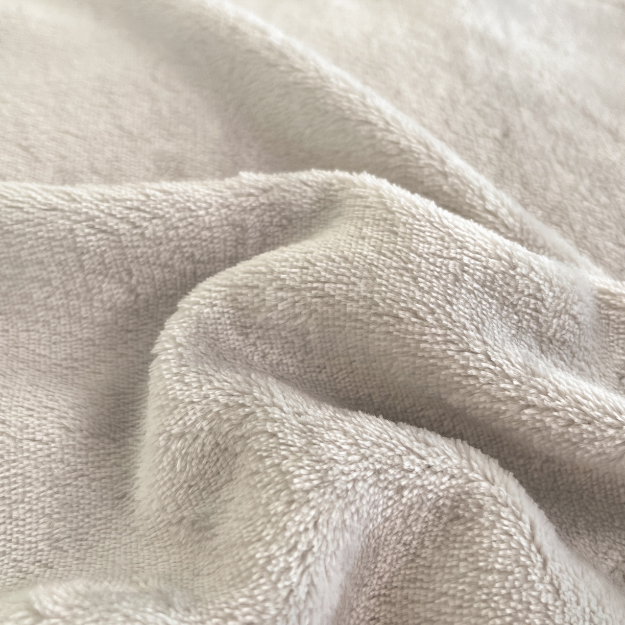 91家纺网 家纺一手货源 找家纺 羚羊语家纺 2025新款牛奶绒手作款樱桃女孩四件套毛巾绣刺绣花秋冬加厚法莱绒法兰绒珊瑚绒三件套 毛巾绣-平古企鹅