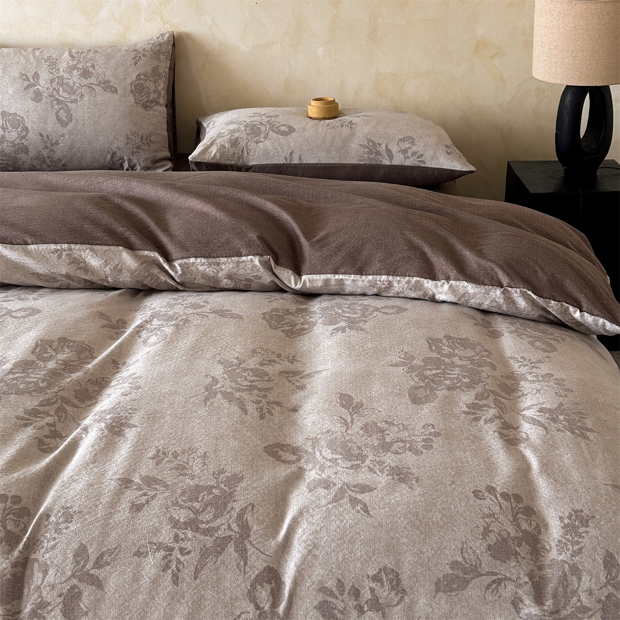 91家纺网 家纺一手货源 找家纺 如约 2025新款A类亲肤水洗原麻印花四件套 风木槿咖