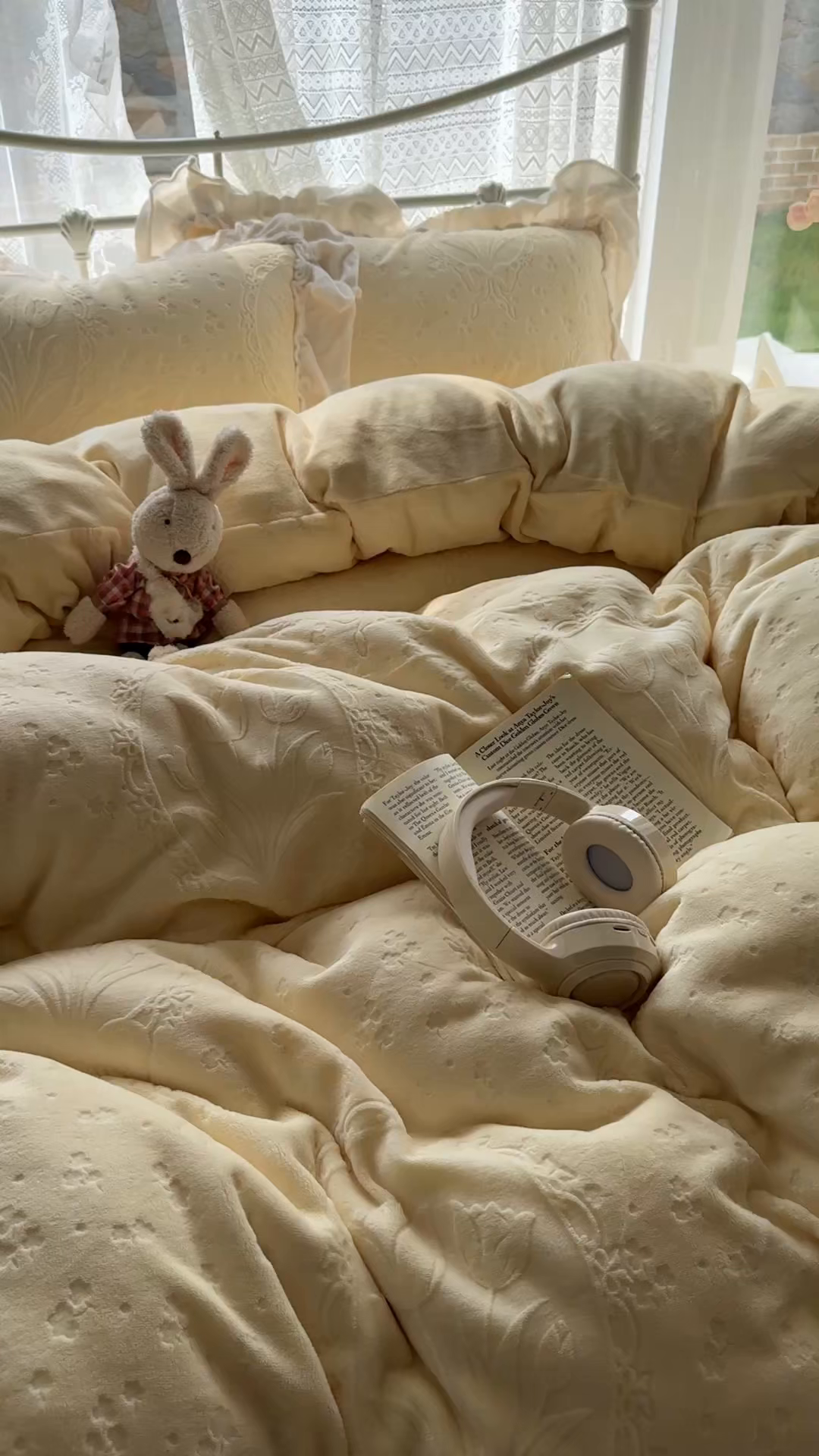 91家纺网 家纺一手货源 找家纺 捌月 2025新款奶油风法式大花边雕花牛奶绒四件套 向晚-奶黄