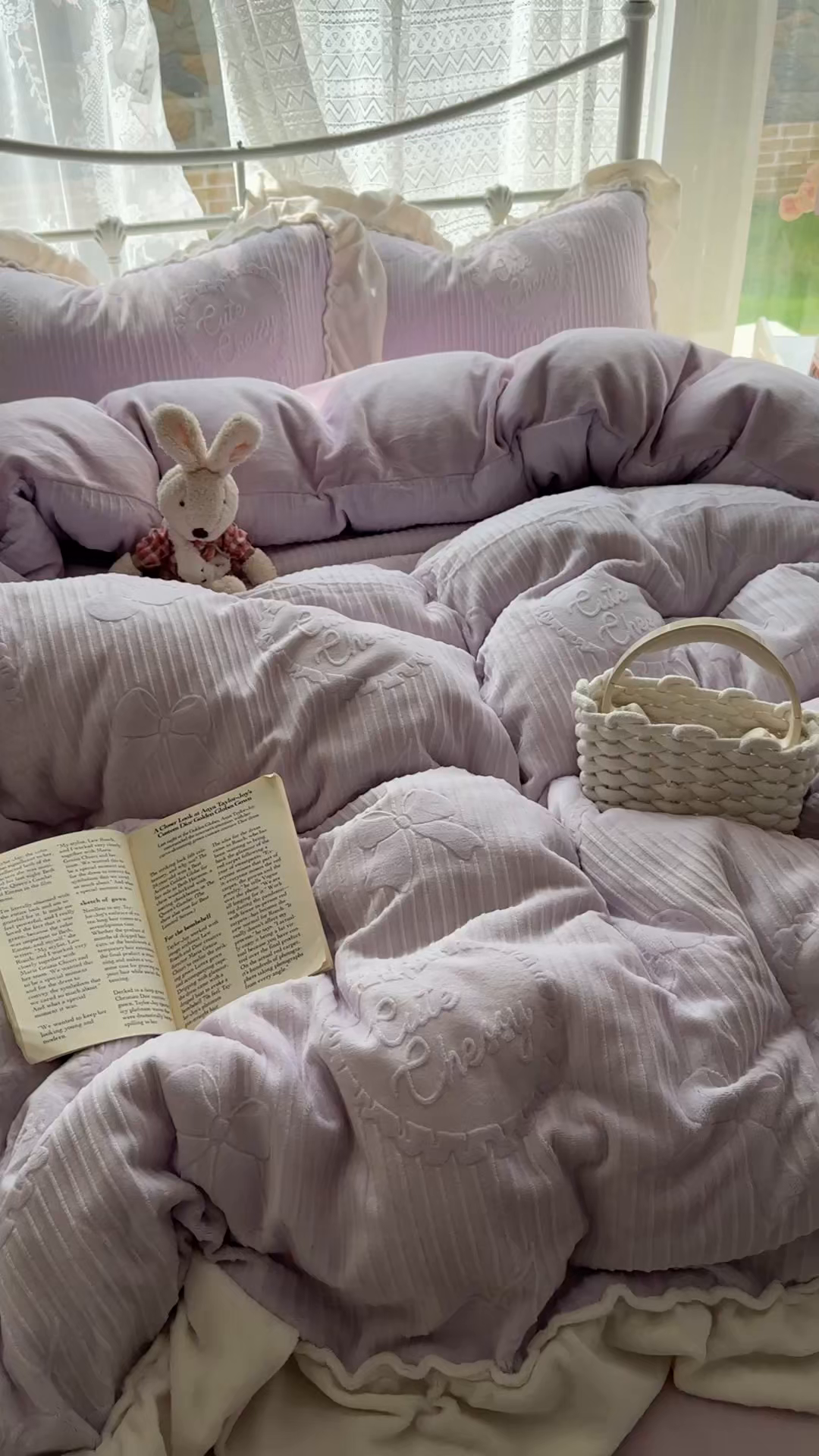 91家纺网 家纺一手货源 找家纺 捌月 2025新款奶油风法式大花边雕花牛奶绒四件套 小确幸-绝绝紫