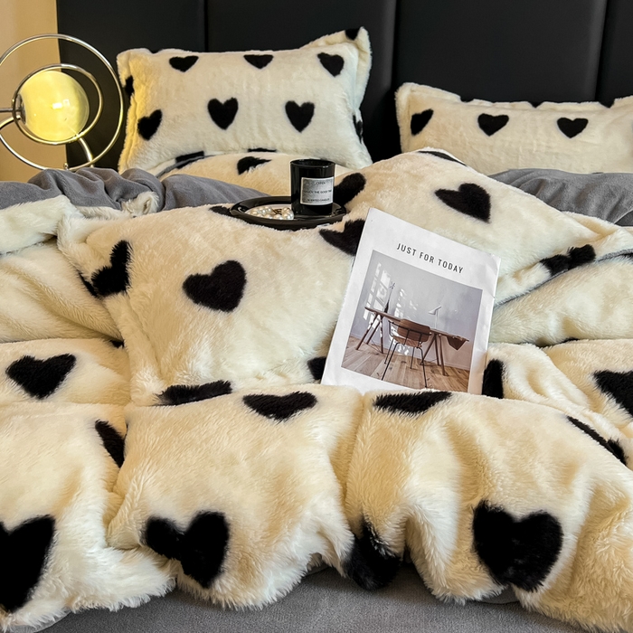 91家纺网 家纺一手货源 找家纺 典曼家纺 2025新款亲肤舒适兔毛绒四件套 爱心