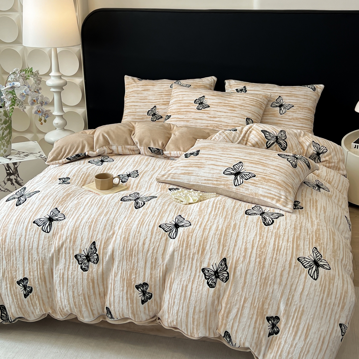 91家纺网 家纺一手货源 找家纺 二八年华 2025新款加厚兔绒四件套 蝴蝶咖