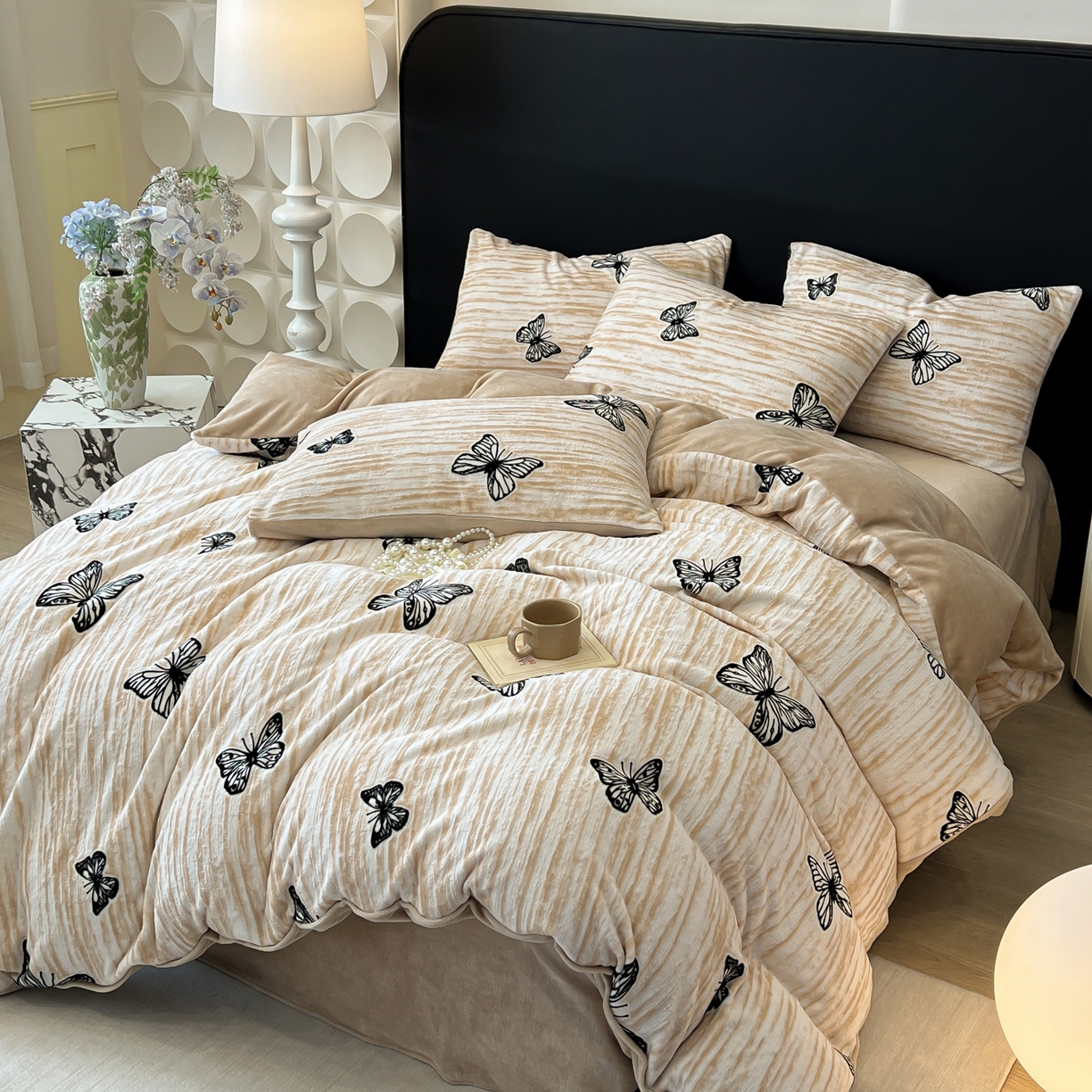 91家纺网 家纺一手货源 找家纺 二八年华 2025新款加厚兔绒四件套 蝴蝶咖