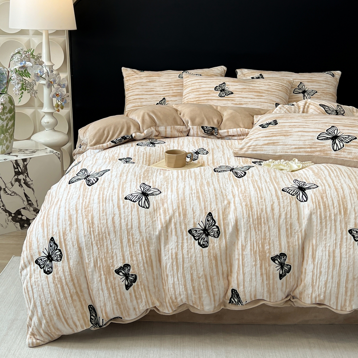 91家纺网 家纺一手货源 找家纺 二八年华 2025新款加厚兔绒四件套 蝴蝶咖