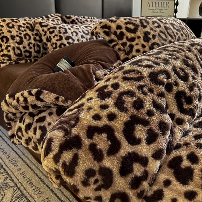 91家纺网 家纺一手货源 找家纺 典曼家纺 2025新款亲肤舒适兔毛绒四件套 豹纹-咖