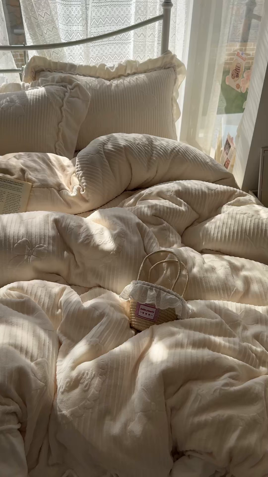 91家纺网 家纺一手货源 找家纺 捌月 2025新款奶油风法式大花边雕花牛奶绒四件套 小确幸-奶油白