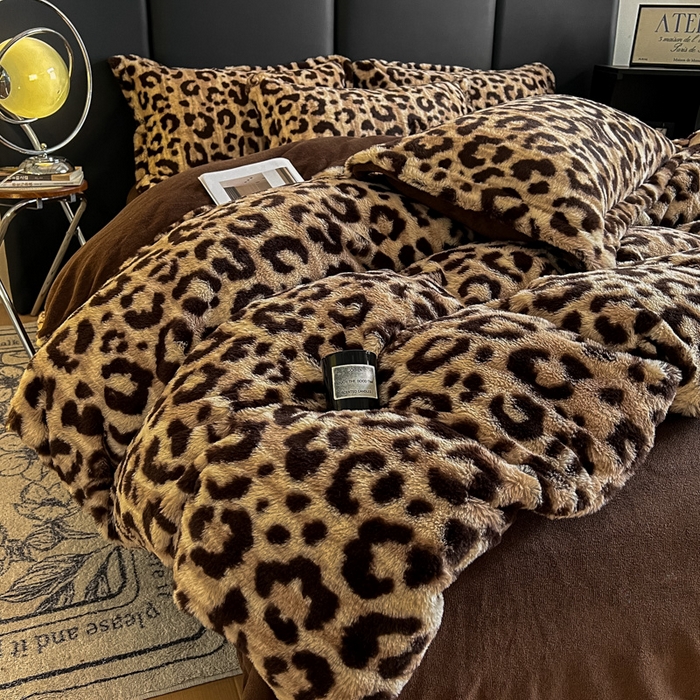 91家纺网 家纺一手货源 找家纺 典曼家纺 2025新款亲肤舒适兔毛绒四件套 豹纹-咖