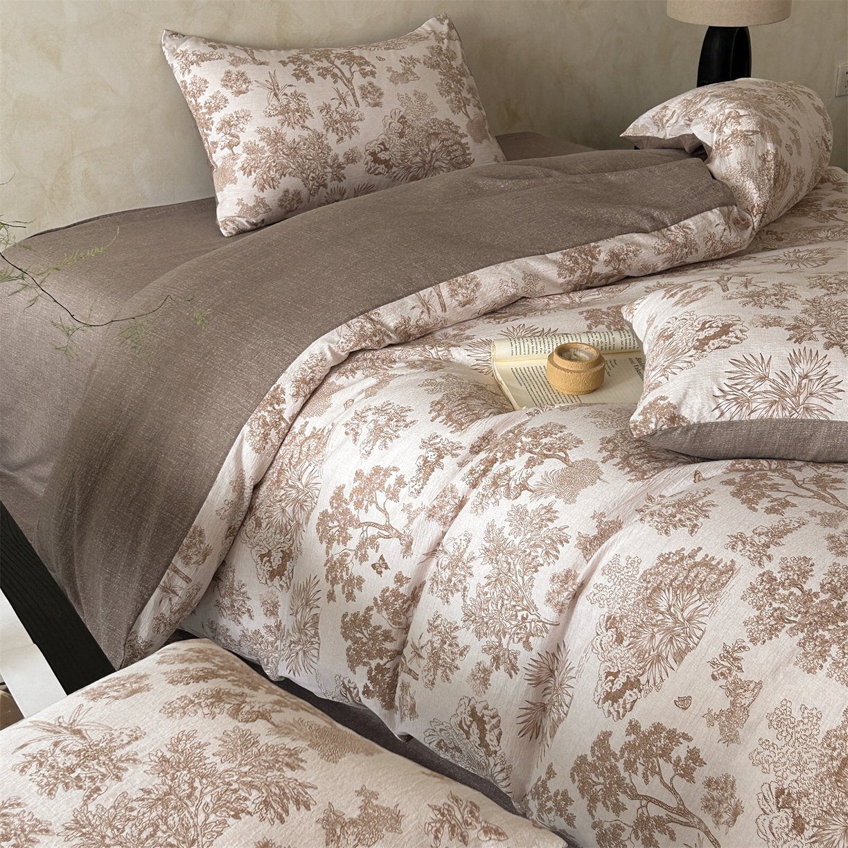 91家纺网 家纺一手货源 找家纺 如约 2025新款A类亲肤水洗原麻印花四件套 迪奥咖