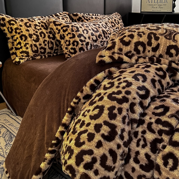 91家纺网 家纺一手货源 找家纺 典曼家纺 2025新款亲肤舒适兔毛绒四件套 豹纹-咖