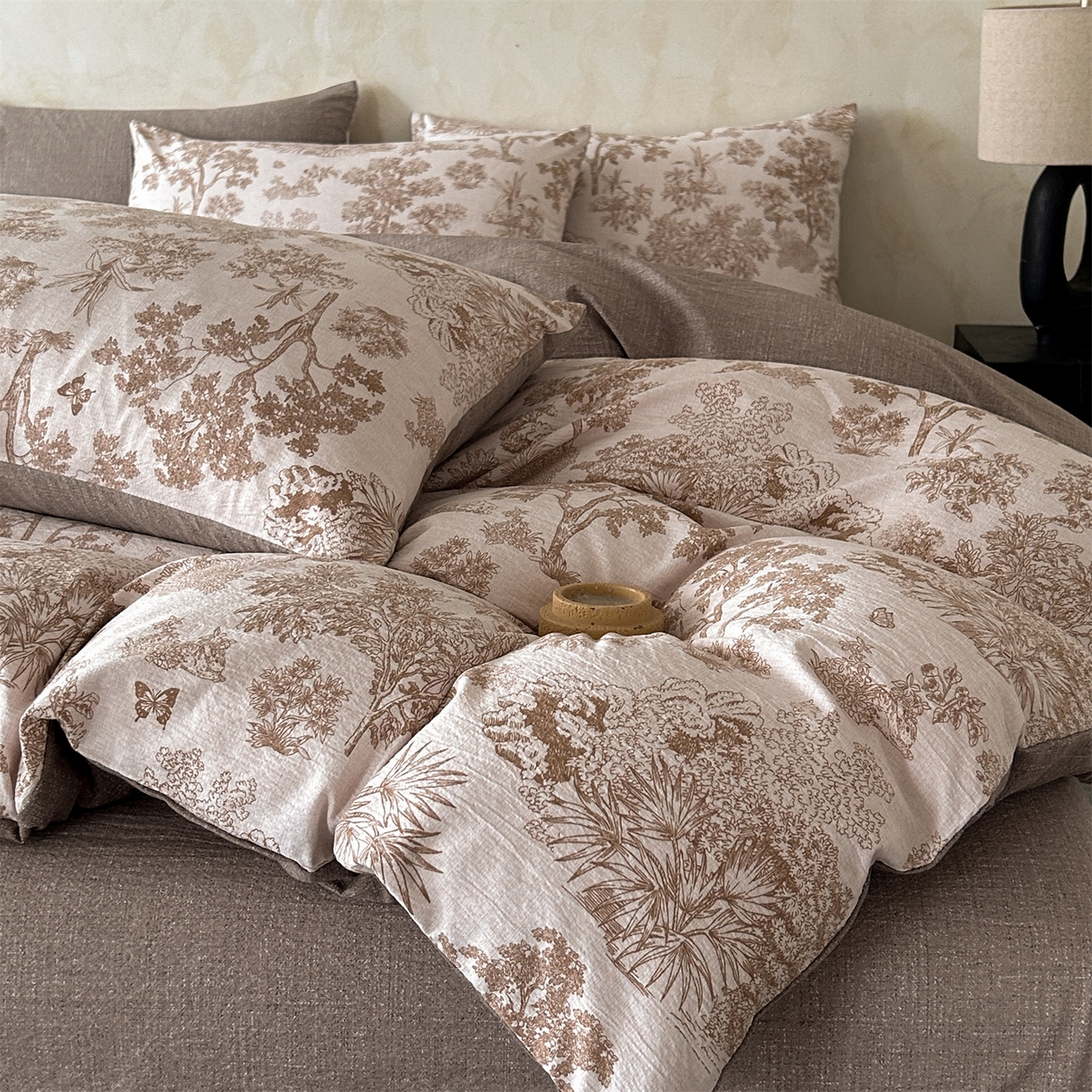 91家纺网 家纺一手货源 找家纺 如约 2025新款A类亲肤水洗原麻印花四件套 迪奥咖