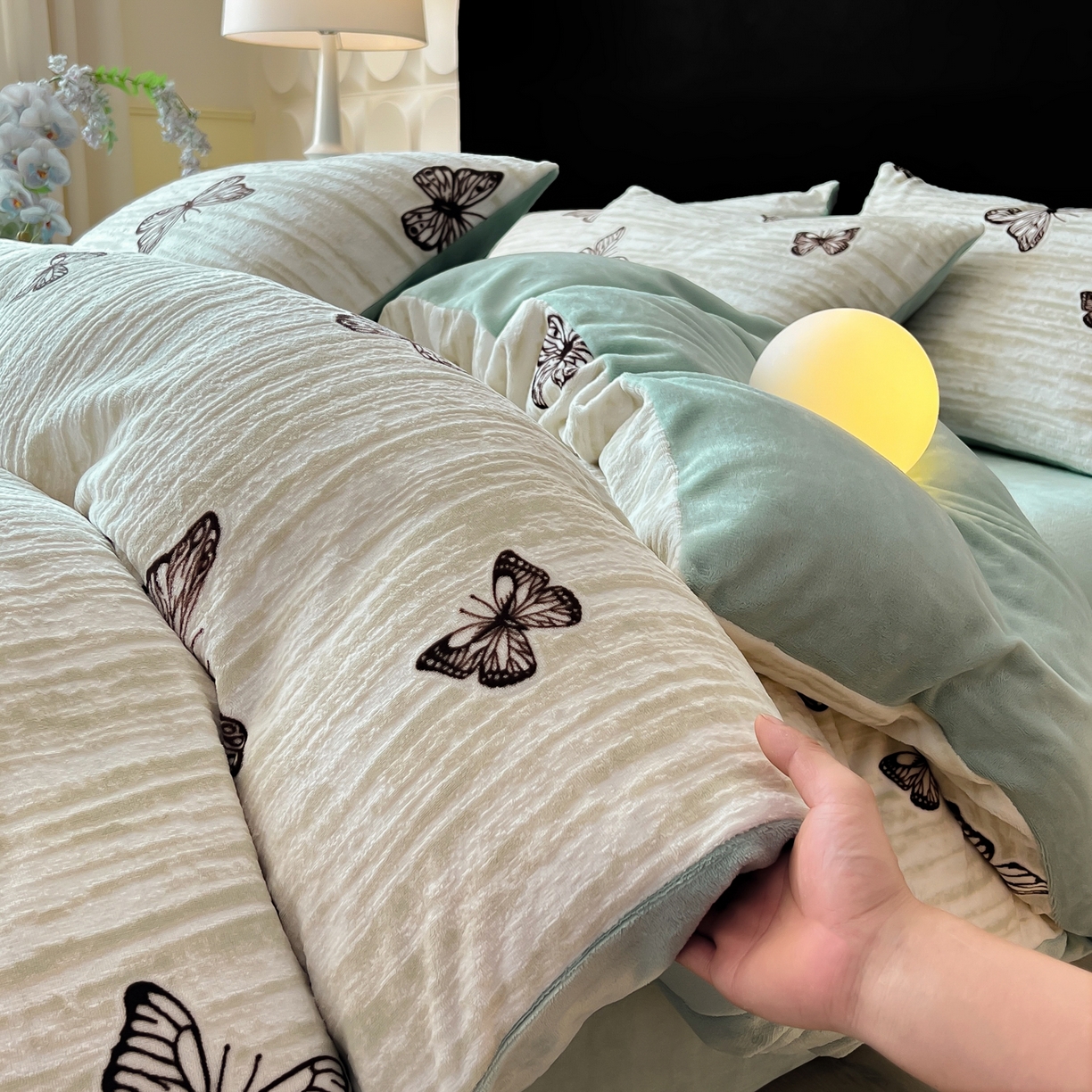 91家纺网 家纺一手货源 找家纺 二八年华 2025新款加厚兔绒四件套 蝴蝶绿