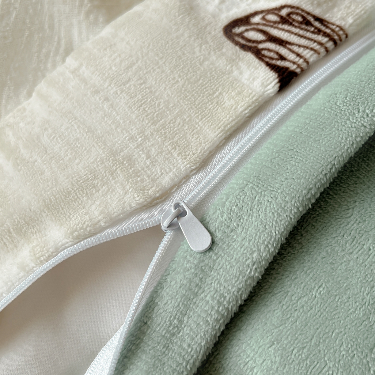 91家纺网 家纺一手货源 找家纺 二八年华 2025新款加厚兔绒四件套 蝴蝶绿