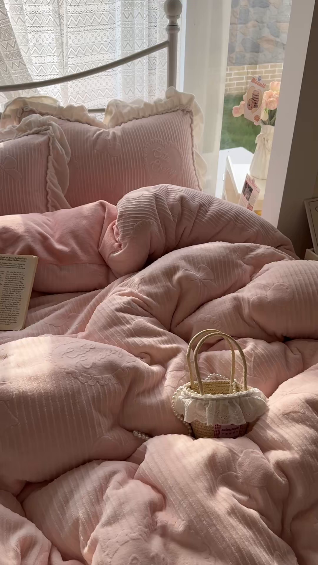 91家纺网 家纺一手货源 找家纺 捌月 2025新款奶油风法式大花边雕花牛奶绒四件套 小确幸-悠悠粉