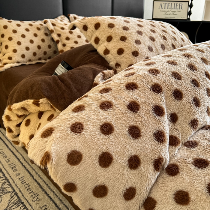 91家纺网 家纺一手货源 找家纺 典曼家纺 2025新款亲肤舒适兔毛绒四件套 波点-咖