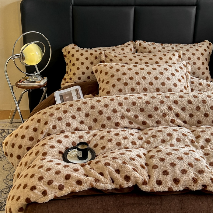 91家纺网 家纺一手货源 找家纺 典曼家纺 2025新款亲肤舒适兔毛绒四件套 波点-咖