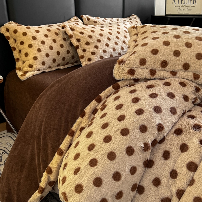 91家纺网 家纺一手货源 找家纺 典曼家纺 2025新款亲肤舒适兔毛绒四件套 波点-咖