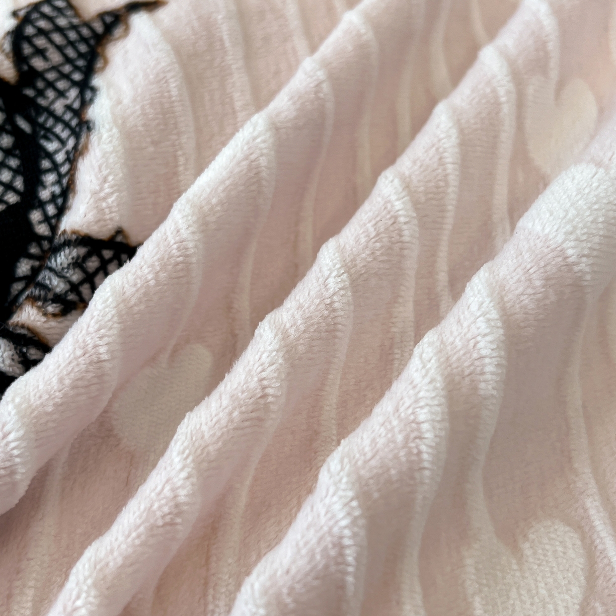 91家纺网 家纺一手货源 找家纺 二八年华 2025新款加厚兔绒四件套 爱心粉