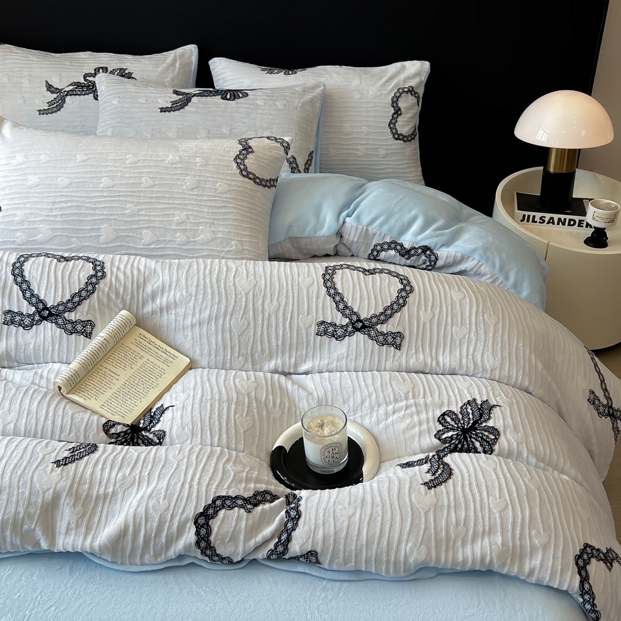 91家纺网 家纺一手货源 找家纺 二八年华 2025新款加厚兔绒四件套 爱心蓝